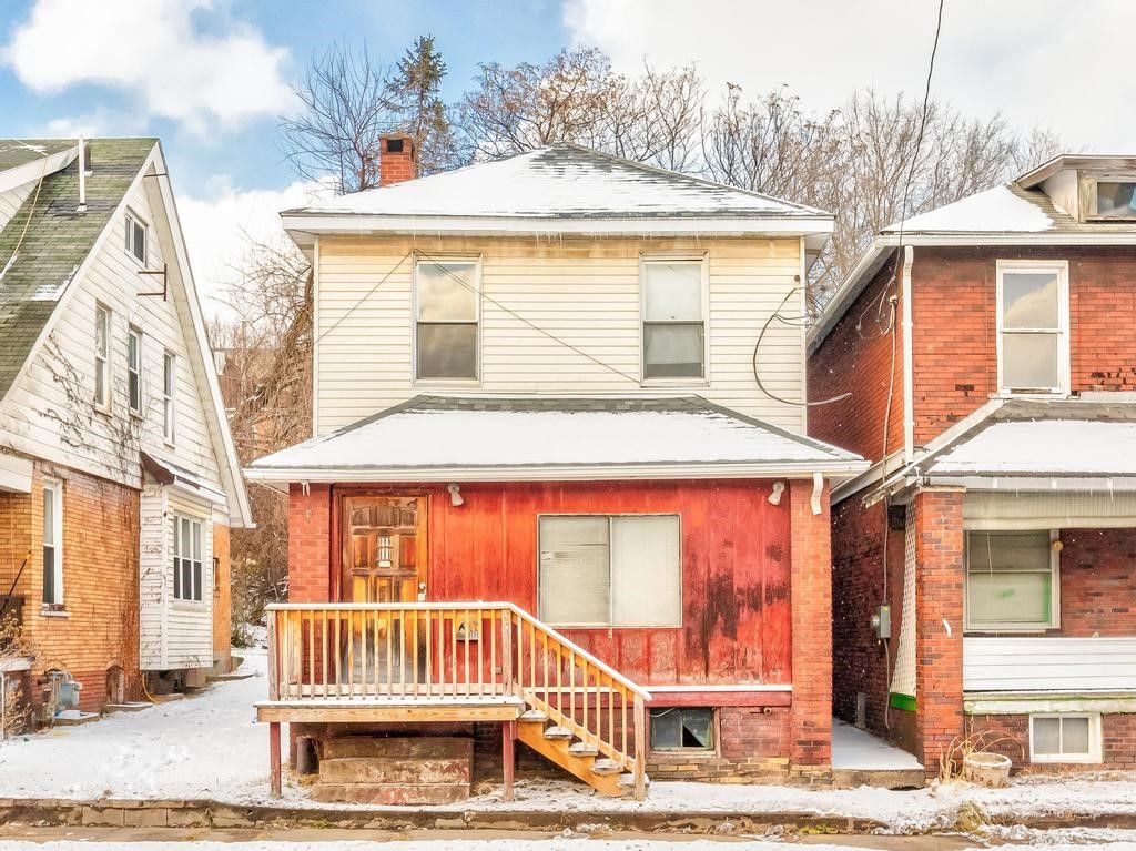 614 8th St, Beaver Falls, PA 15010