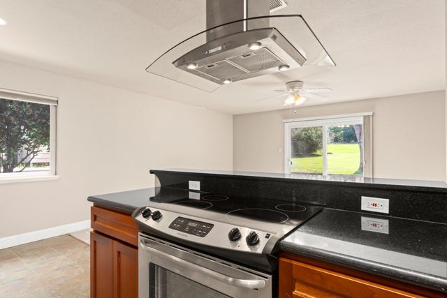 11389 Torrey Pines Dr, Auburn, CA 95602