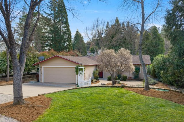 11389 Torrey Pines Dr, Auburn, CA 95602