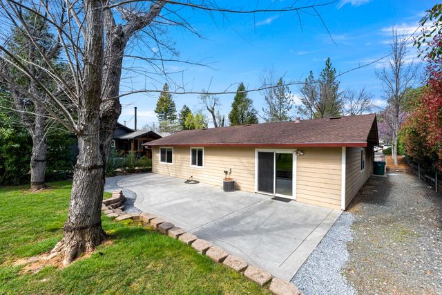 11389 Torrey Pines Dr, Auburn, CA 95602