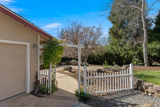 11389 Torrey Pines Dr, Auburn, CA 95602