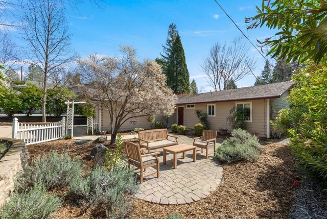 11389 Torrey Pines Dr, Auburn, CA 95602