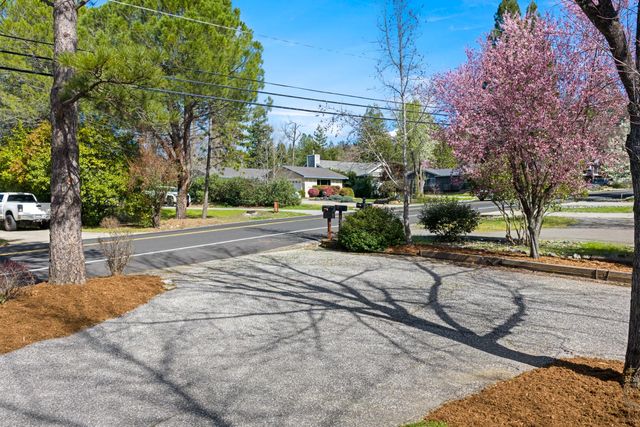 11389 Torrey Pines Dr, Auburn, CA 95602