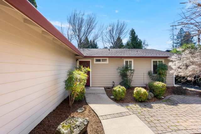 11389 Torrey Pines Dr, Auburn, CA 95602