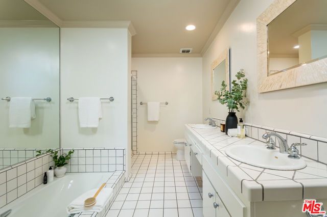 8455 Fountain Avenue 302, West Hollywood, CA 90069