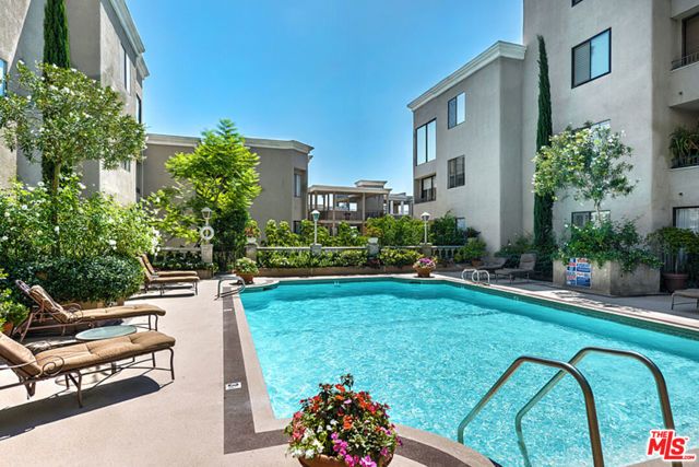 8455 Fountain Avenue 302, West Hollywood, CA 90069