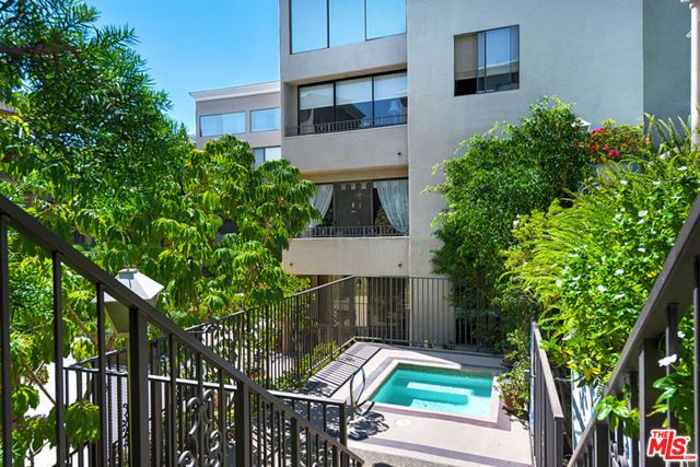 8455 Fountain Avenue 302, West Hollywood, CA 90069