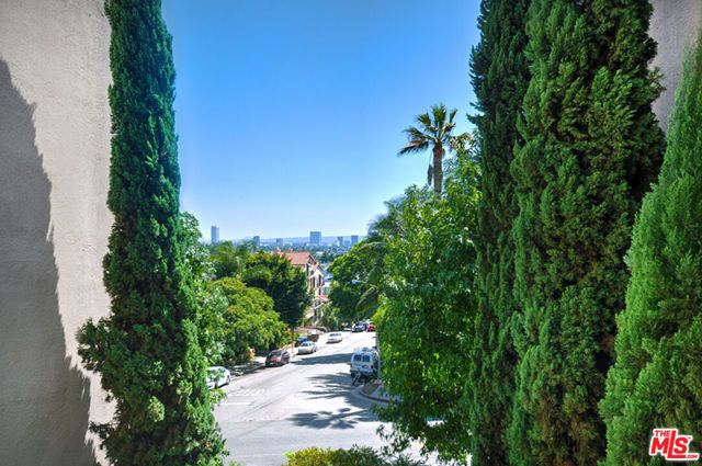 8455 Fountain Avenue 302, West Hollywood, CA 90069