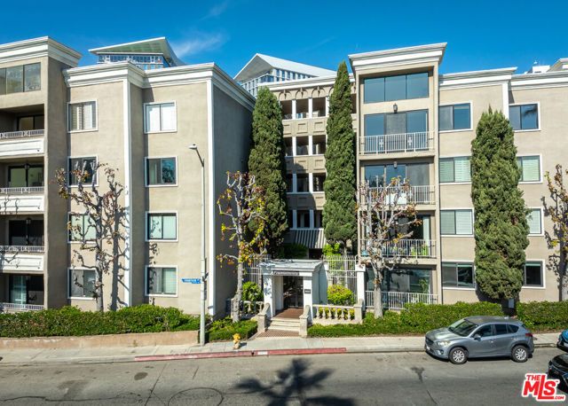 8455 Fountain Avenue 302, West Hollywood, CA 90069