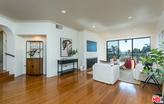 8455 Fountain Avenue 302, West Hollywood, CA 90069