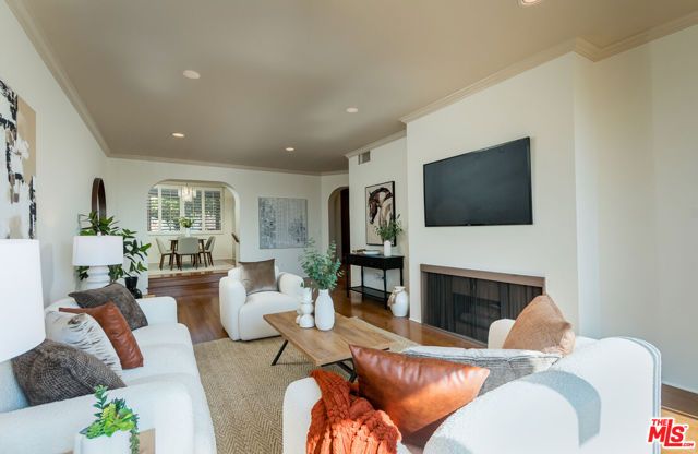 8455 Fountain Avenue 302, West Hollywood, CA 90069