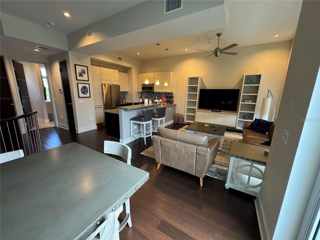 239 COSMOPOLITAN COURT, Sarasota, FL 34236