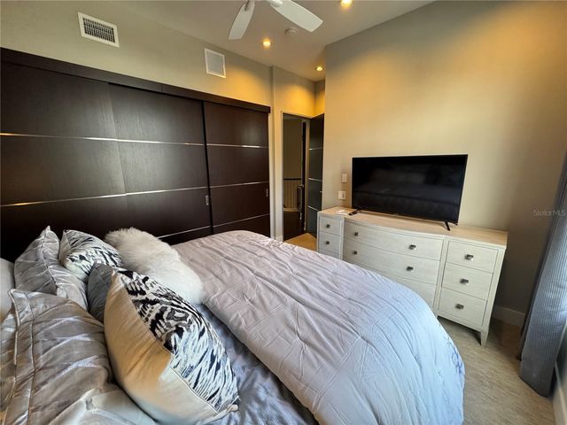 239 COSMOPOLITAN COURT, Sarasota, FL 34236