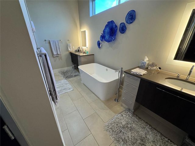 239 COSMOPOLITAN COURT, Sarasota, FL 34236