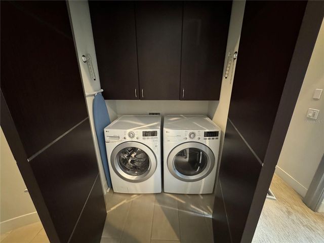 239 COSMOPOLITAN COURT, Sarasota, FL 34236