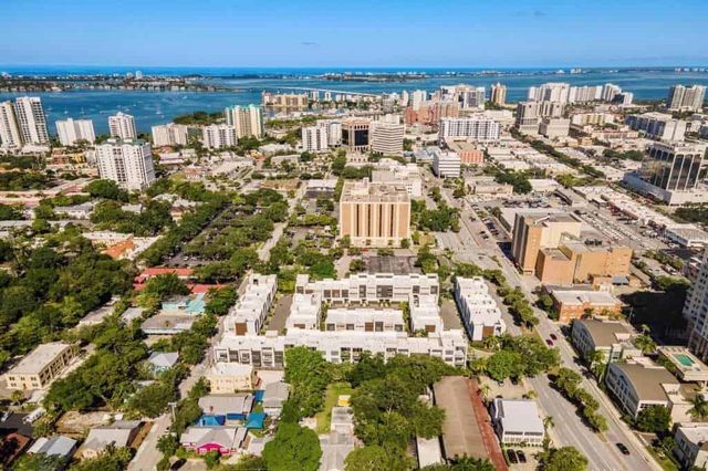 239 COSMOPOLITAN COURT, Sarasota, FL 34236