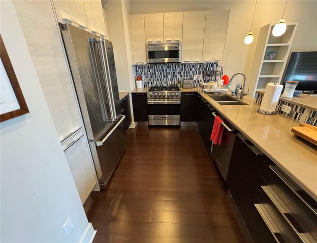 239 COSMOPOLITAN COURT, Sarasota, FL 34236