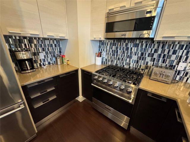 239 COSMOPOLITAN COURT, Sarasota, FL 34236