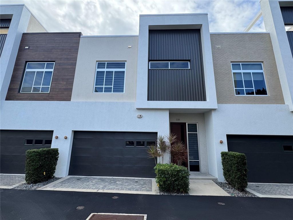 239 COSMOPOLITAN COURT, Sarasota, FL 34236