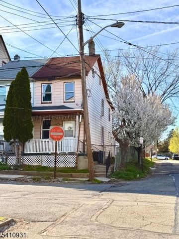 65 Davis St, Phillipsburg Town, NJ 08865