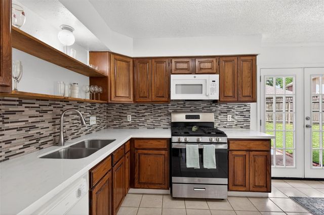 9206 Kirkleigh Street, Spring, TX 77379