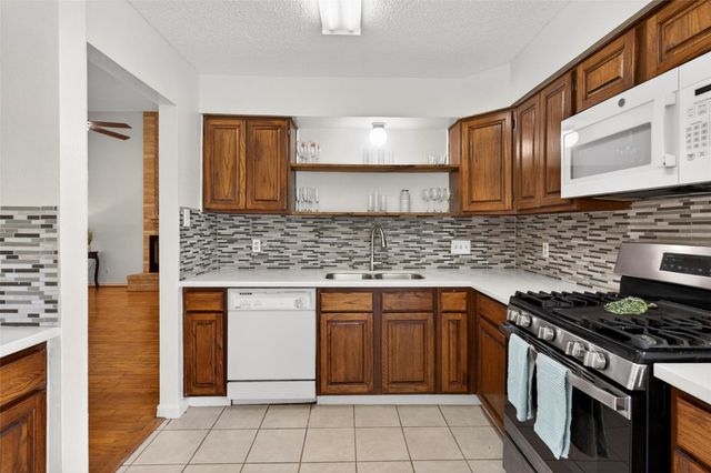 9206 Kirkleigh Street, Spring, TX 77379