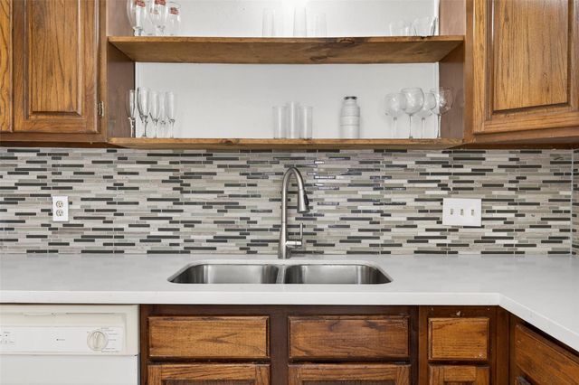 9206 Kirkleigh Street, Spring, TX 77379