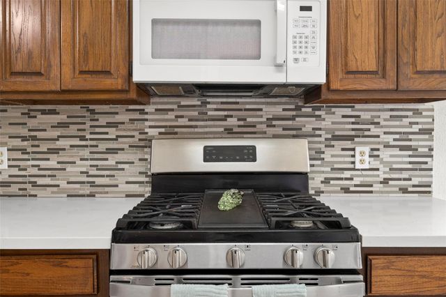 9206 Kirkleigh Street, Spring, TX 77379