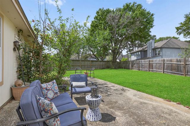 9206 Kirkleigh Street, Spring, TX 77379