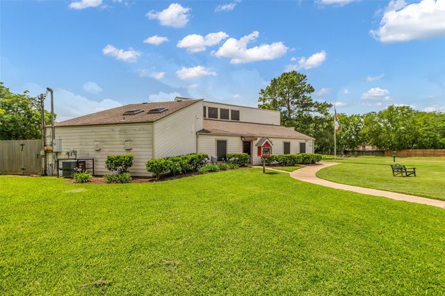 9206 Kirkleigh Street, Spring, TX 77379