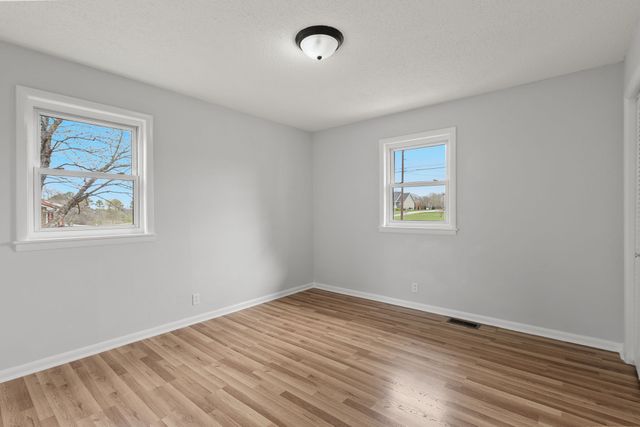 1035 New Deal Potts Rd, Cottontown, TN 37048