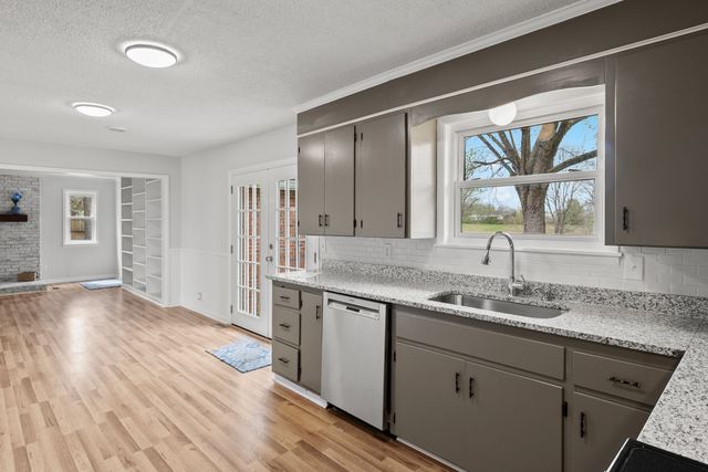 1035 New Deal Potts Rd, Cottontown, TN 37048