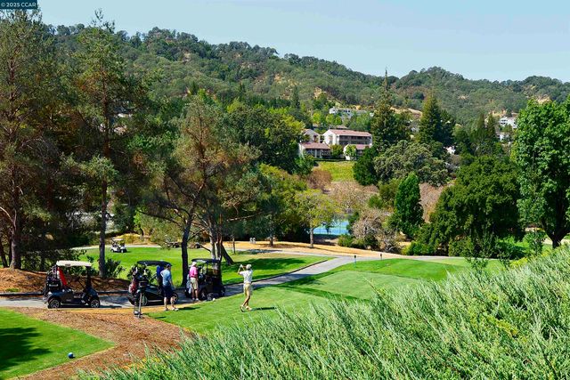 1424 Canyonwood Ct 1, Walnut Creek, CA 94595