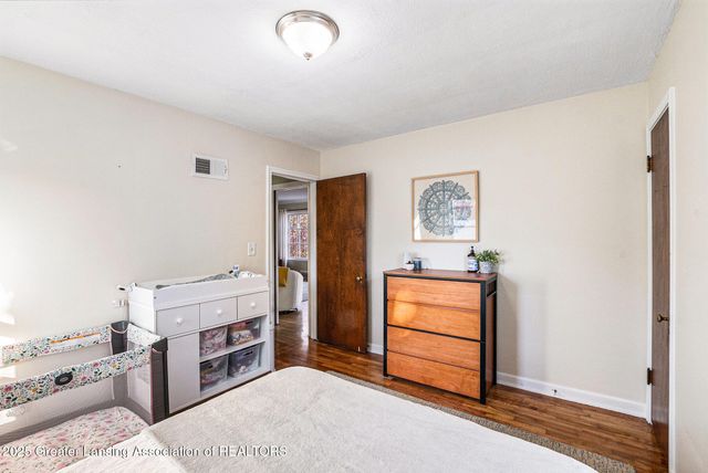 1620 Clifton Avenue, Lansing, MI 48910