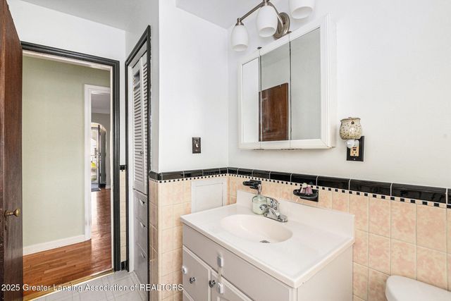 1620 Clifton Avenue, Lansing, MI 48910