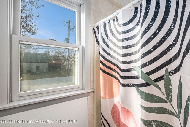 1620 Clifton Avenue, Lansing, MI 48910