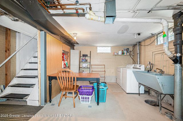 1620 Clifton Avenue, Lansing, MI 48910