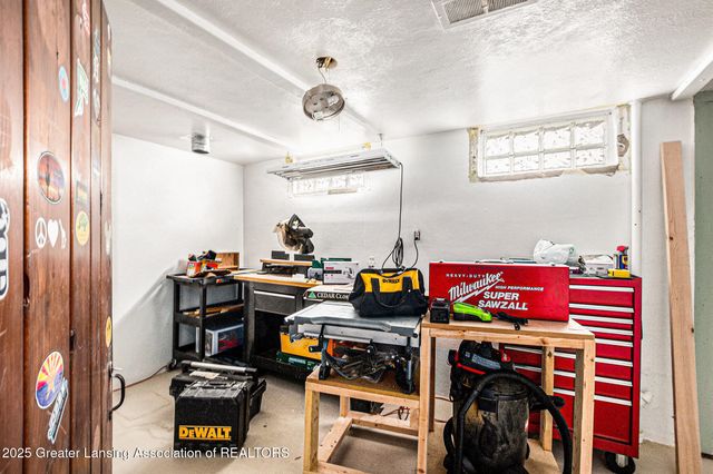 1620 Clifton Avenue, Lansing, MI 48910