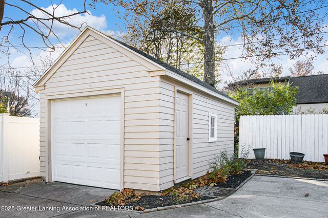 1620 Clifton Avenue, Lansing, MI 48910