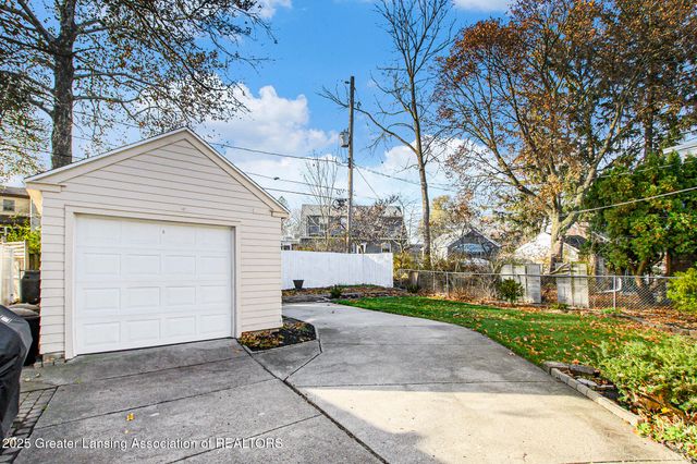 1620 Clifton Avenue, Lansing, MI 48910