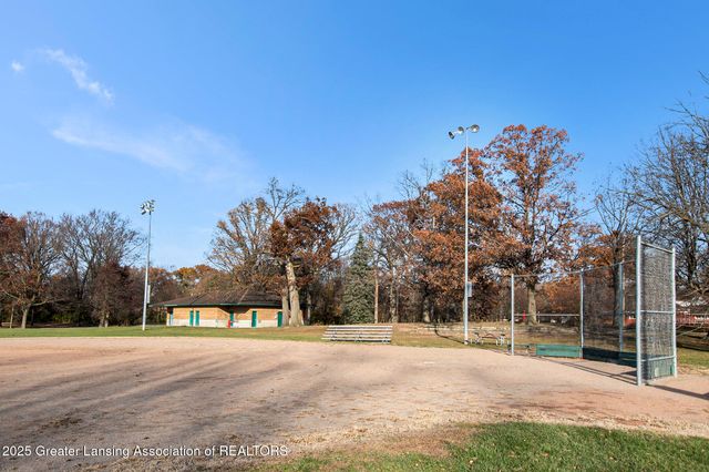 1620 Clifton Avenue, Lansing, MI 48910