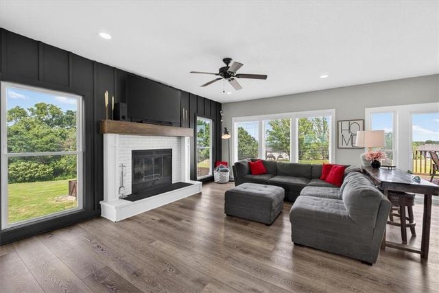 715 S Minter Road, Grain Valley, MO 64029