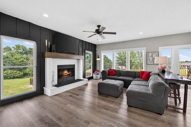 715 S Minter Road, Grain Valley, MO 64029