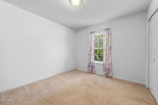 1717 Meadow Ridge Circle, Sevierville, TN 37862