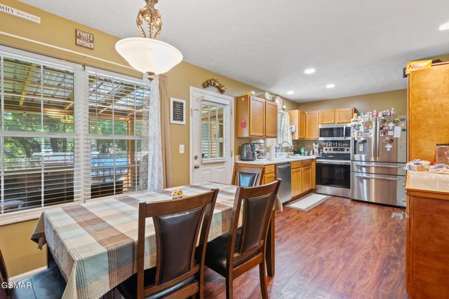 1717 Meadow Ridge Circle, Sevierville, TN 37862