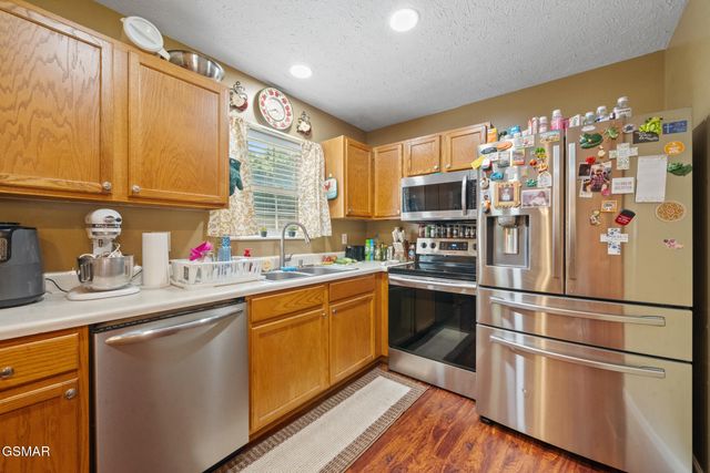 1717 Meadow Ridge Circle, Sevierville, TN 37862