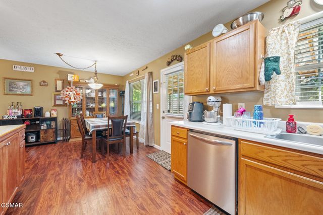 1717 Meadow Ridge Circle, Sevierville, TN 37862