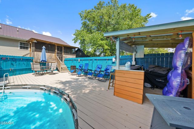 1717 Meadow Ridge Circle, Sevierville, TN 37862