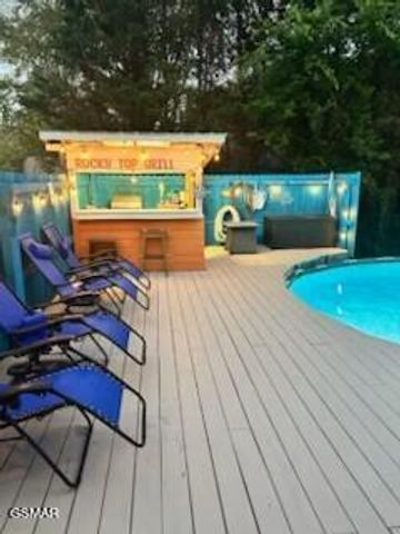 1717 Meadow Ridge Circle, Sevierville, TN 37862