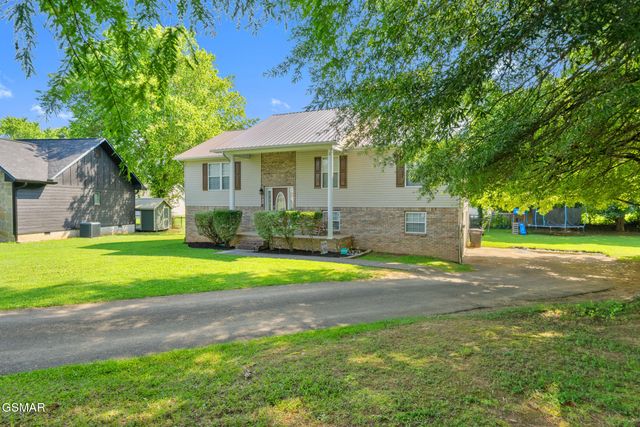 1717 Meadow Ridge Circle, Sevierville, TN 37862